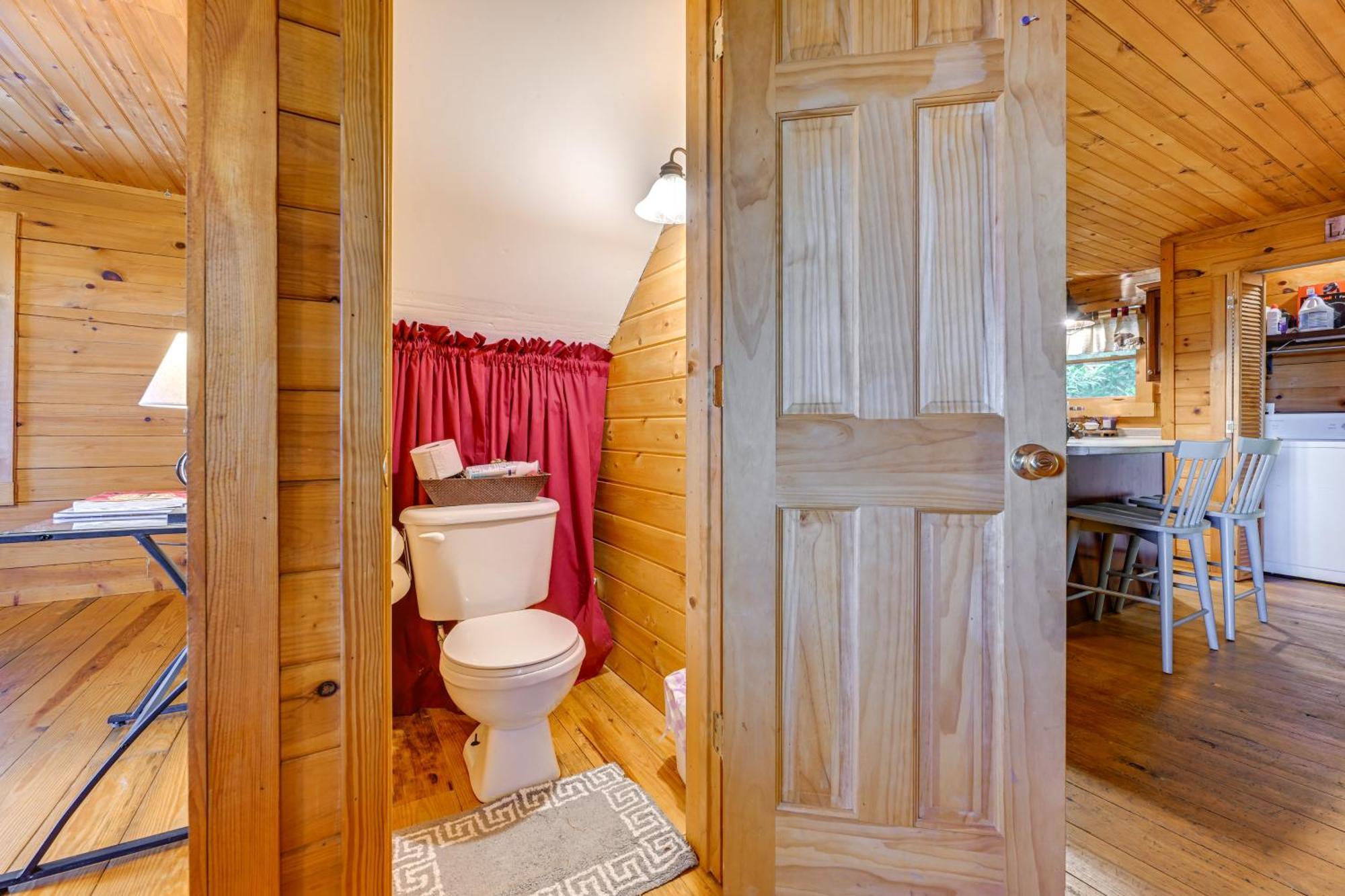 Pet-Friendly Bryson City Cabin With Fire Pit And Deck! Exterior photo