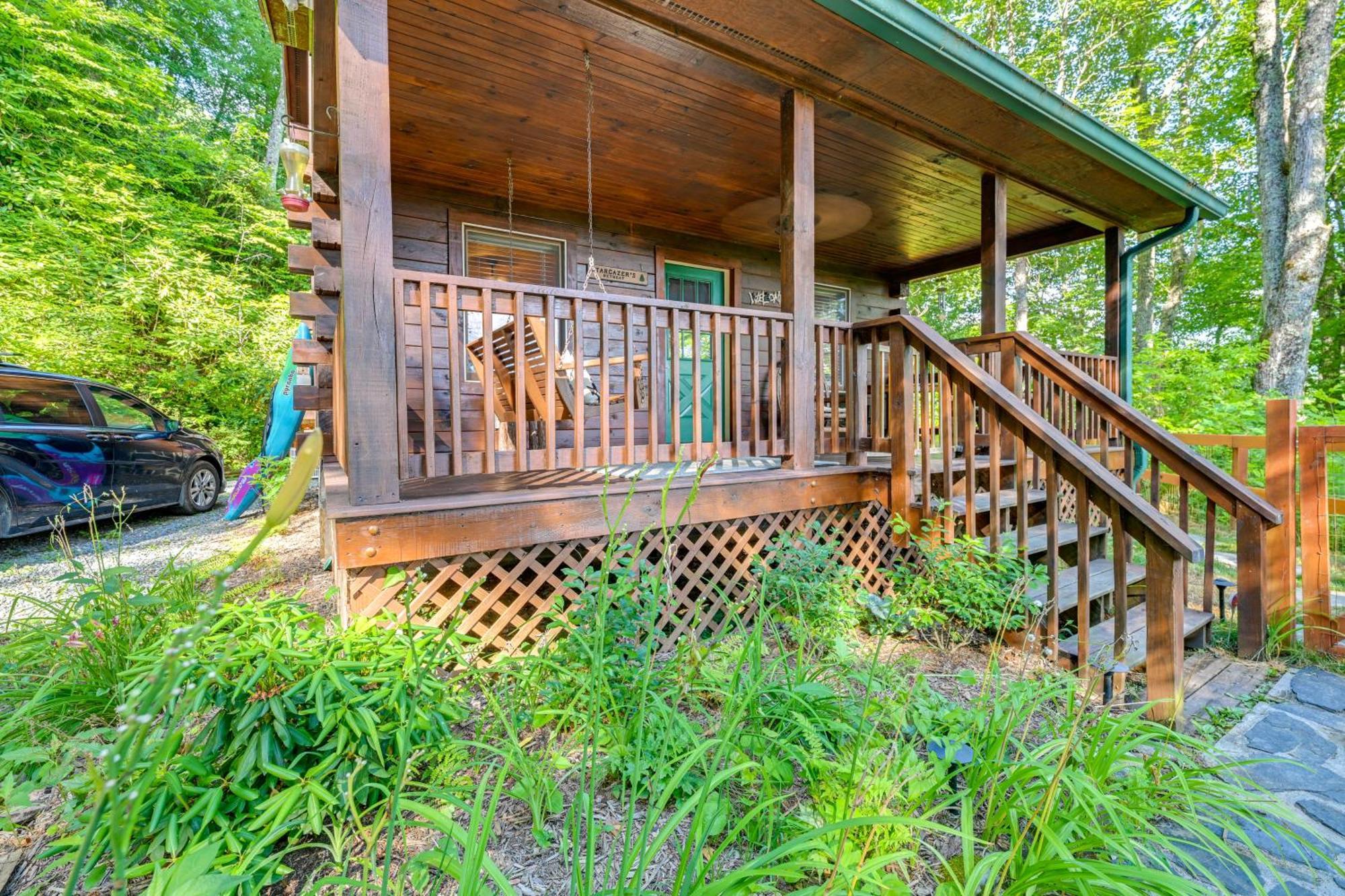 Pet-Friendly Bryson City Cabin With Fire Pit And Deck! Exterior photo