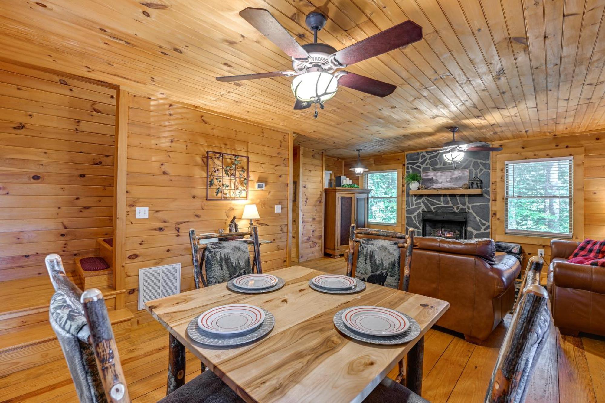 Pet-Friendly Bryson City Cabin With Fire Pit And Deck! Exterior photo