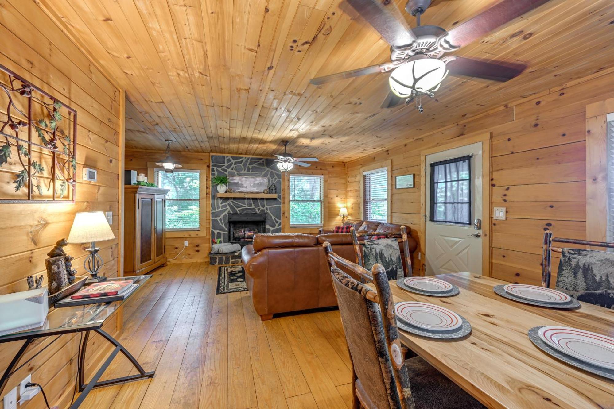 Pet-Friendly Bryson City Cabin With Fire Pit And Deck! Exterior photo